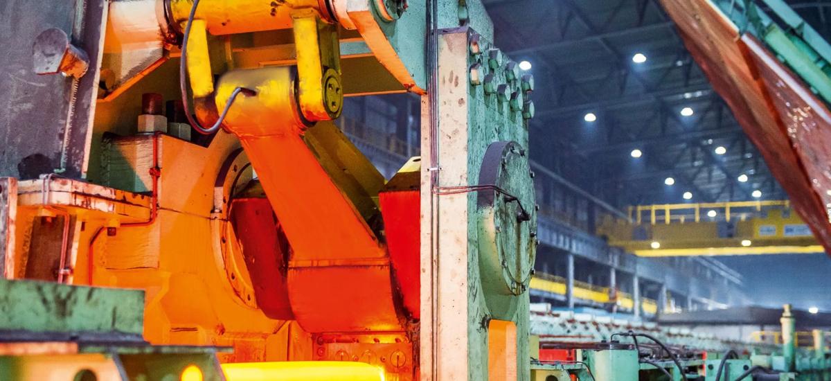Dividing Shear. Round bars up to 140 mm are divided by the start-stop flying crank shear with a 270-ton nominal cutting force. The shear also provides front and tail-end crop cuts, which are collected in a bucket below mill floor level. A software program optimizes the cut lengths according to the actual bar weight and size, compensating for differences in bloom weight and crop amounts, while ensuring that only multiples of commercial length are processed by the subsequent cut-off station.