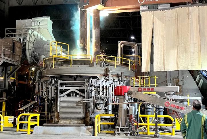 The 118-ton EAF, revamped by Primetals Technologies, at the first heat.