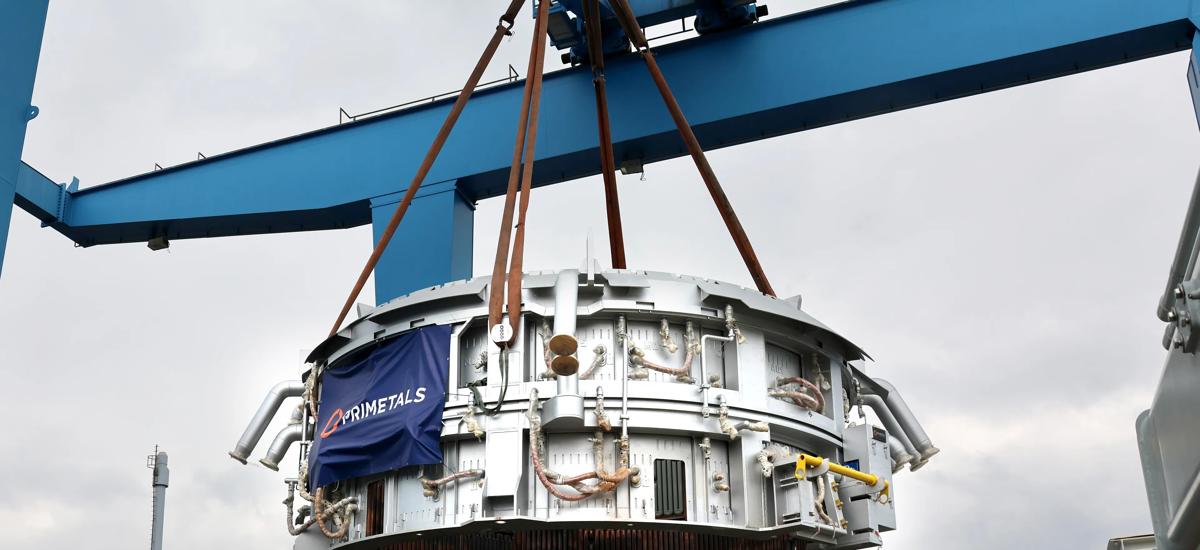 A part of the electric arc furnace shell is being delivered to voestalpine’s site in Linz, Austria. 