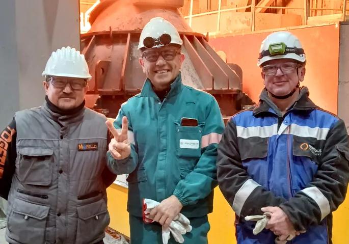 Part of the project team commemorating the first heat at ASONEXT’s revamped AOD converter. From  left to right: Amedeo Matera, site manager at the construction partner Morello, Federico Curreli, COO at  ASONEXT, and Andreas Geiblinger, site manager at Primetals Technologies.