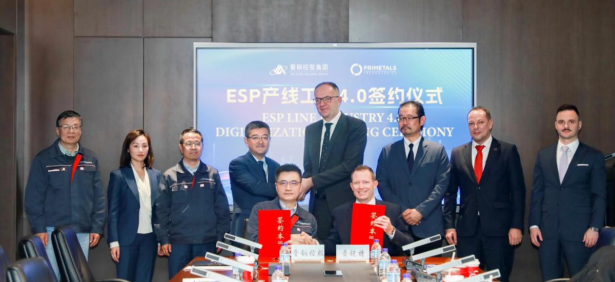 The signing ceremony was attended by Li Qiang (fourth from left), Chairman of Shanxi Jingang New Materials Technology; Tomislav Koledic (fifth from left), CEO of Primetals Technologies China; along with senior executives and team members from both companies.
