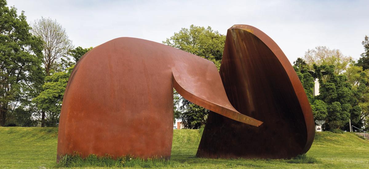 Amadeo Gabino, Hommage à Anton Bruckner, 1998. A new work added to forum metall years after its inception, the “dedication” to Anton Bruckner was implemented by VOESTALPINE MCE Steel.