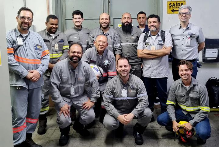 The commissioning team, with representatives from Usiminas and Primetals Technologies, on site at the steel plant in Ipatinga, Brazil.