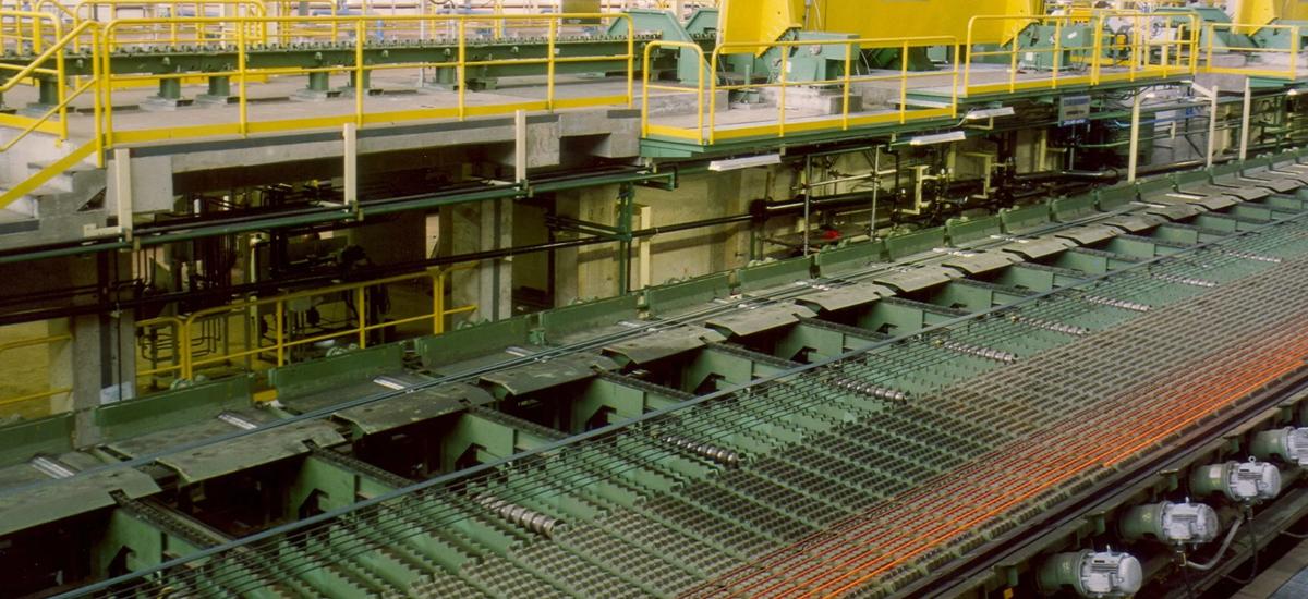 Straight bar on cooling bed. Primetals Technologies will supply upgrade equipment for Charter Steel Cleveland to enter SBQ straight bar market.