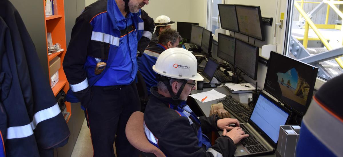 Plant operators in the control-room of the HYFOR®-pilot plant