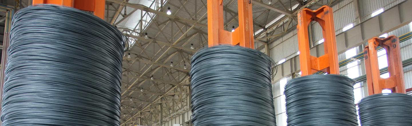 Uniform coil on vertical coil handling system ready for compacting