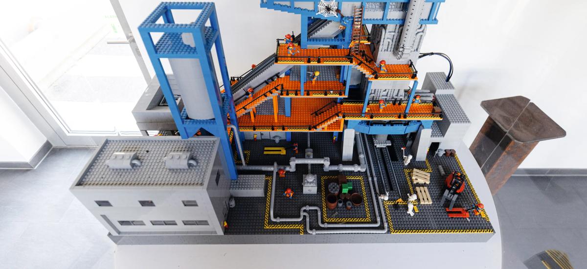 Originally constructed for METEC 2019, the LEGO® EAF Quantum is a permanent part of the entrance foyer at the company location in Legelshurst. The small model is a replica of the massive and groundbreaking innovations being engineered in-house  and reminds colleagues that sometimes a playful shift in perspective can transform  an industry. 