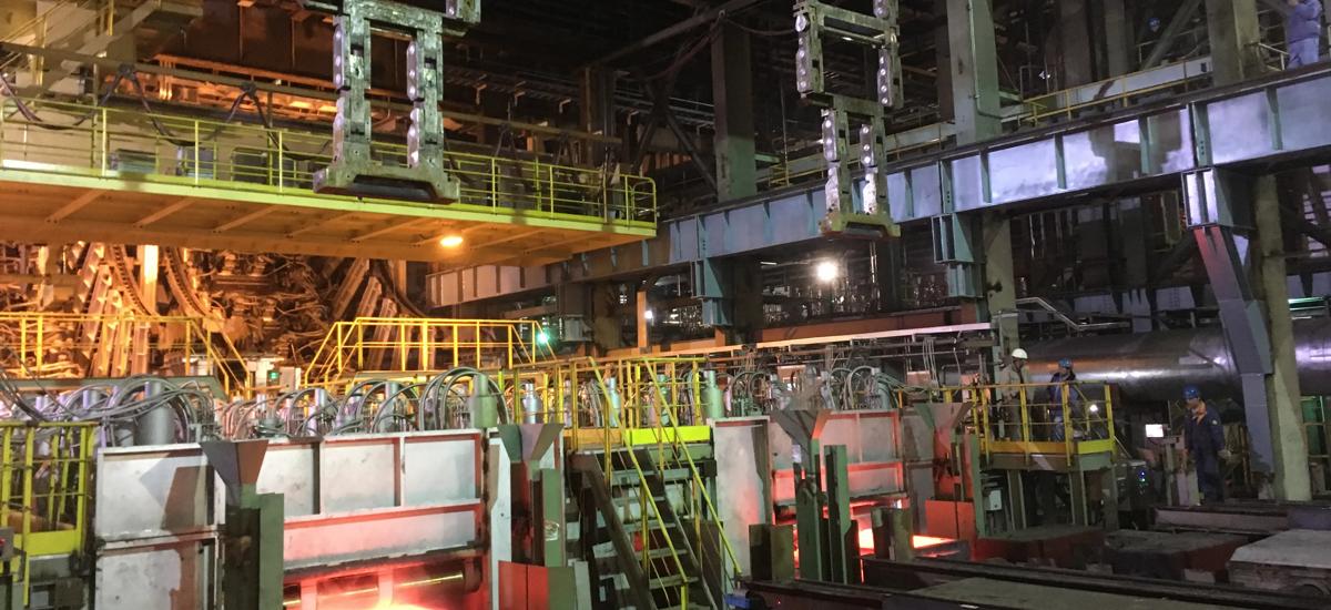 With the new fully automatic dummy bar top feeding system from Primetals Technologies, Baosteel can now start complete sequences as e.g. the takeover from hoist to car by pushing just one button.