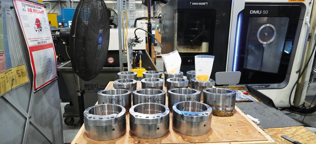 These eccentric cartridges, essential components for roll housings, are produced in large quantities at the workshop, as they are also sold as spare parts.