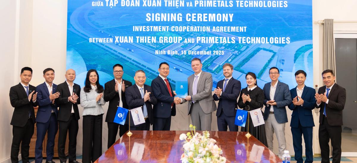 The Xuân Thiện Group has chosen Primetals Technologies as its technological partner for two new production lines. Pictured here are representatives from both companies at the signing ceremony.