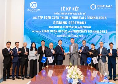 The Xuân Thiện Group has chosen Primetals Technologies as its technological partner for two new production lines. Pictured here are representatives from both companies at the signing ceremony.