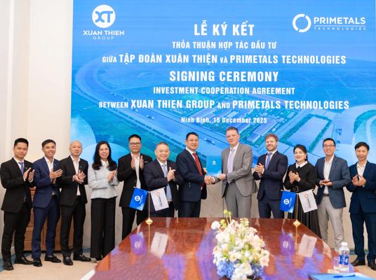 The Xuân Thiện Group has chosen Primetals Technologies as its technological partner for two new production lines. Pictured here are representatives from both companies at the signing ceremony.