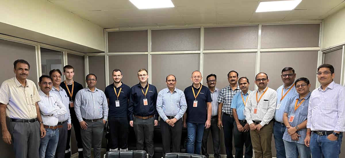 Representatives from JUSL and Primetals Technologies at the occasion of contract signing.