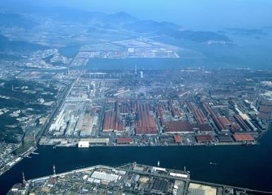 Bird’s-eye view of the JFE Steel West Japan Works in the Fukuyama district. 