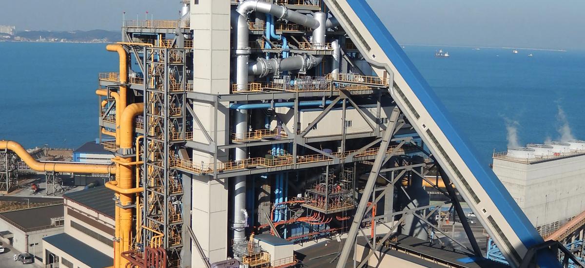 The FINEX® process combines coking plant, sinter plant and blast furnace into a single iron making unit.