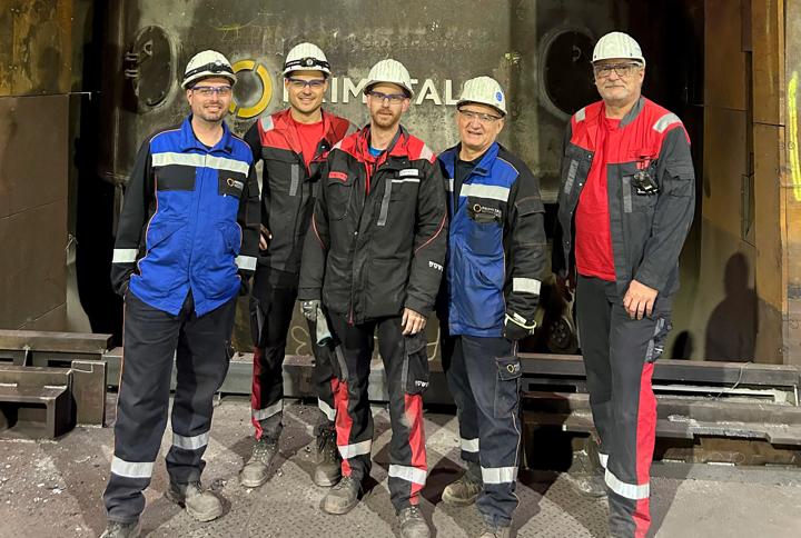 Part of the on-site teams of Primetals Technologies and voestalpine just after the first heat at LD converter (BOF) No.4 in Donawitz. 