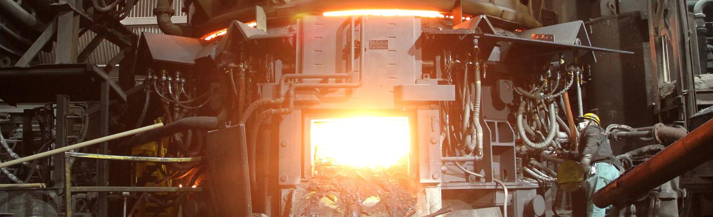 Slag door at an electric arc furnace