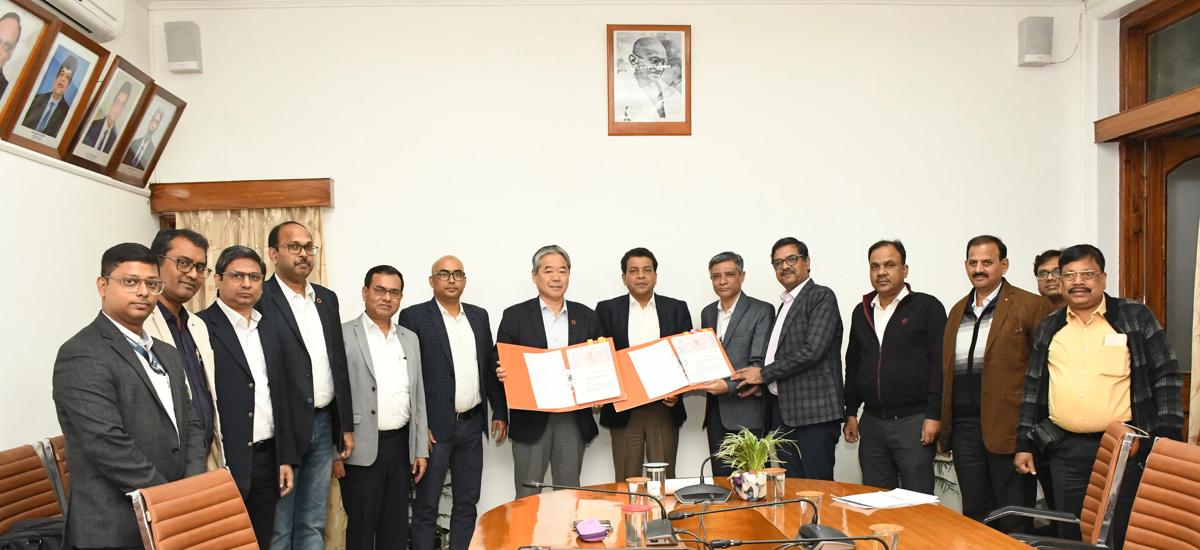 Representatives of SAIL IISCO and Primetals Technologies at the contract signing ceremony.