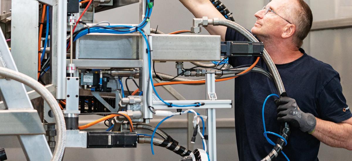 With various sensors on all of the test stands throughout the workshop, Rosenblattl ensures that all components are in working order.