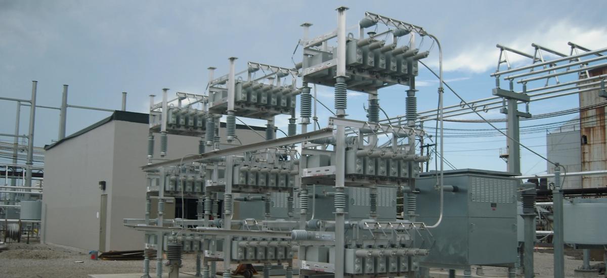 Substation with SVC system in building at left