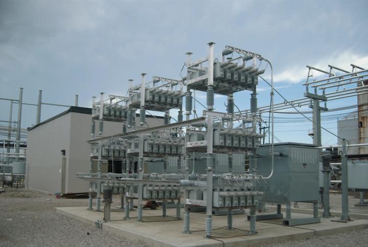 Substation with SVC system in building at left
