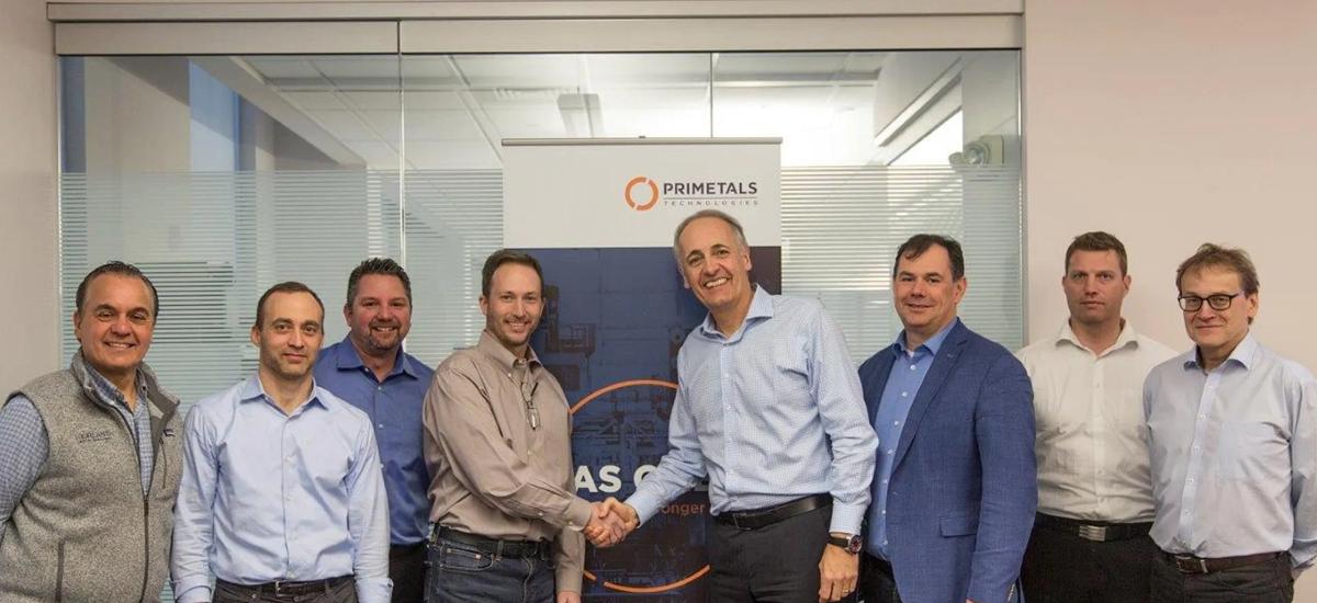 Primetals Technologies and ITR team up on predictive maintenance solutions: Jonathan Davis, CEO at ITR (center left) and Karl Purkarthofer, Head of Metallurgical Services at Primetals Technologies (center right), shake hands on the occasion of the signing ceremony.