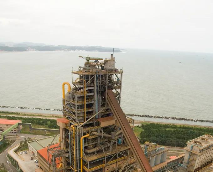 Melter gasifier tower of a FINEX® 2.0M-plant at POSCO, Korea