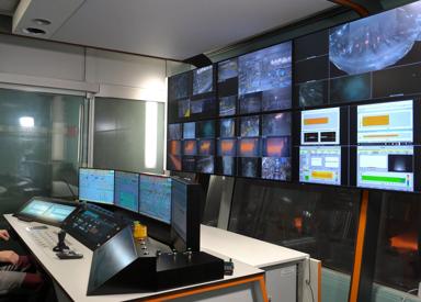Central Operation Cockpit for a steel plant or rolling mill, designed for easy and intuitive operation by operators. The ergonomic layout and integrated controls simplify plant management and represent the first step toward autonomous rolling.