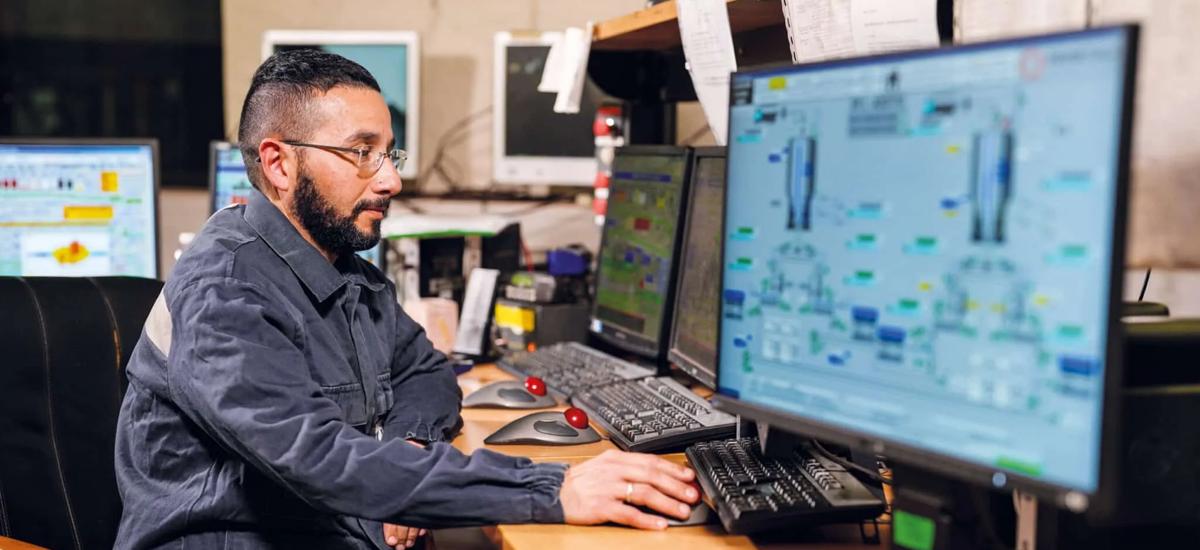 The sinter plant’s control room handles not only all aspects of the sintering process but also the operational parameters of the two MEROS systems.