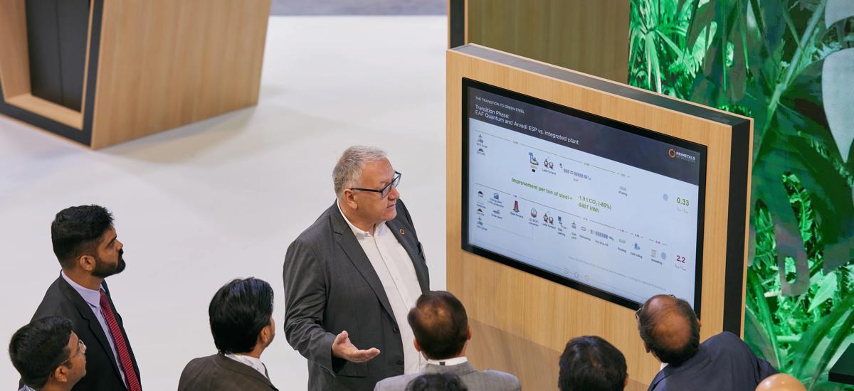 View of an expert from Primetals Technologies interacting with customers at METEC 2023.