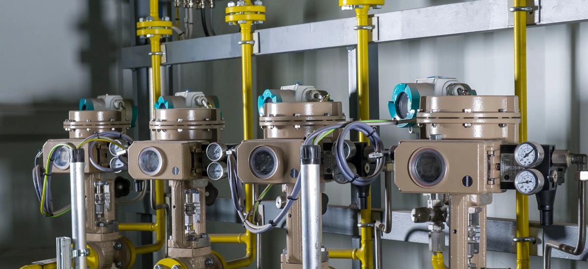 Valve stand for AOD converter
