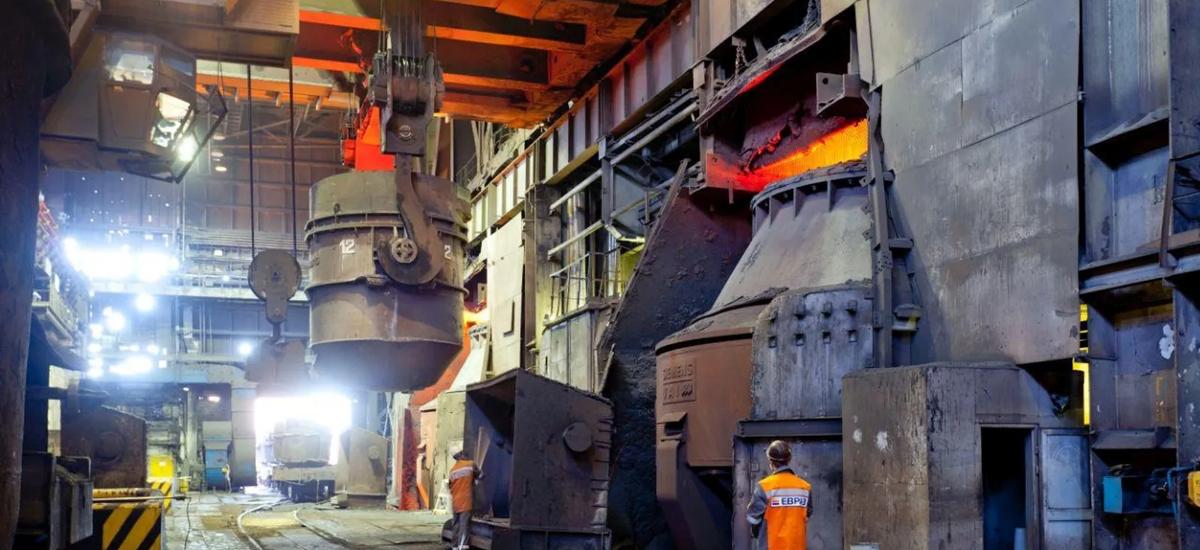 All four EVRAZ NTMK converters in the Nizhnij Tagil plant in Russia will be equipped with Primetals Technologies process optimization. © EVRAZ NTMK, 2020