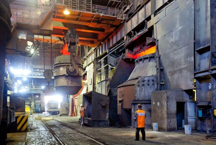 All four EVRAZ NTMK converters in the Nizhnij Tagil plant in Russia will be equipped with Primetals Technologies process optimization. © EVRAZ NTMK, 2020
