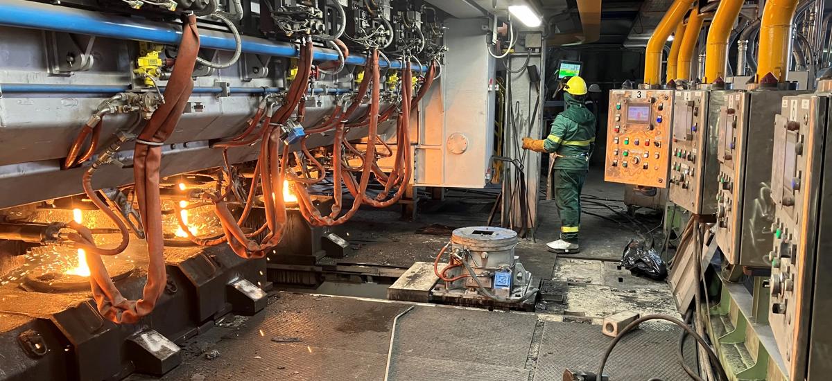 Retractable oscillators from Primetals Technologies allow for the exchange of molds during casting sequences, resulting in increased productivity.