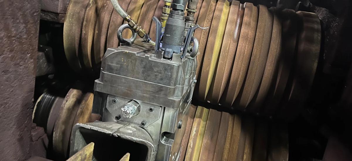 A photo showing the Advanced Roller Guides mounted with standard guide mounting saddles and require no restbar modifications.