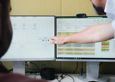 Service employee supporting steel producer online