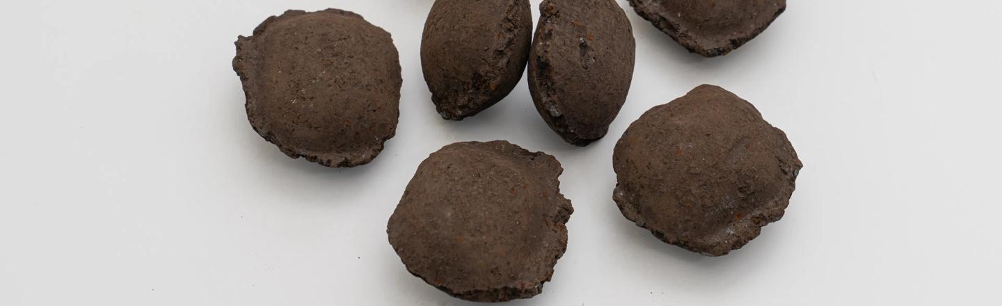 Pillow-shaped ferrous briquettes