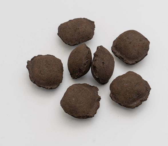 Pillow-shaped ferrous briquettes