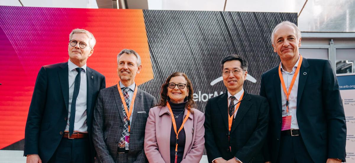 The inauguration ceremony took place on December 08 at the steel plant in Ghent, Belgium. From left to right: Manfred Van Vlierberghe, CEO at ArcelorMittal Belgium, Dr. Alexander Fleischanderl, Senior Vice President and Head of Green Steel at Primetals Technologies, Jennifer Holmgren, CEO at LanzaTech, Dr. Etsuro Hirai, CTO, and Karl Purkarthofer, Head of Metallurgical Services, both with Primetals Technologies. Copyright: Bevas-Styn.be