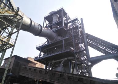 Sinter shaft cooler with hot air ducts, bleed off and hot sinter charging pan conveyor