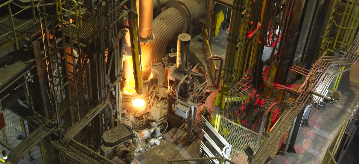 One of two ladle-treatment stands with copper-clad lids and a LiquiRob from Primetals Technologies.