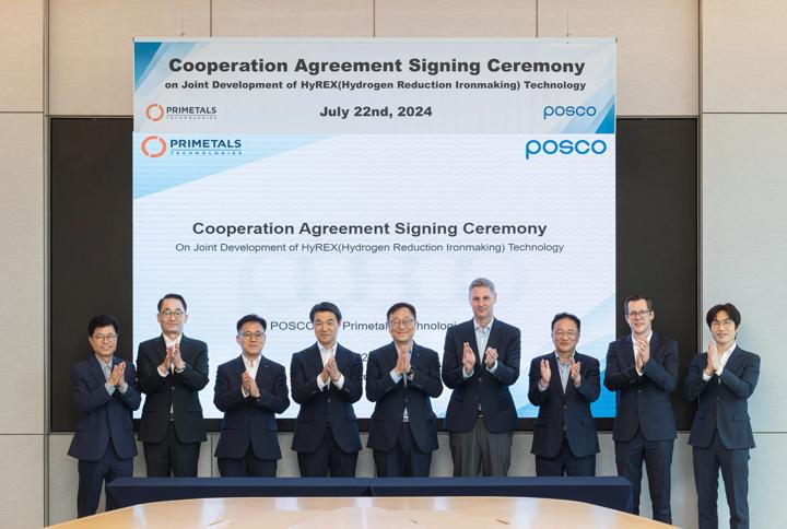 Top management representatives from POSCO and Primetals Technologies at the occasion of the cooperation agreement signing ceremony. 