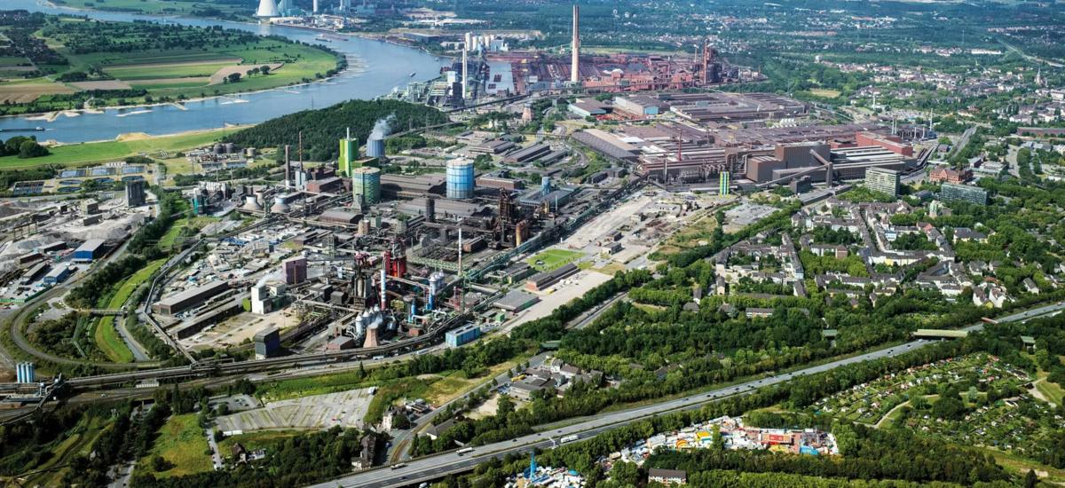 thyssenkrupp Steel is located in the Ruhr district—an area of Germany well-known for its industrial prowess. The image underlines the importance of the river Rhein for thyssenkrupp Steel’s logistics infrastructure. The port in Duisburg is a world-class hub, enabling the company to ship its products quickly and easily.