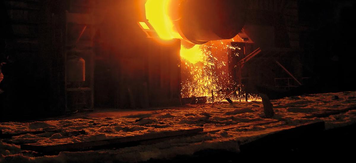 Hot metal charging