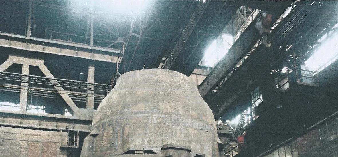 The No. 2 30-ton LD converter at VÖEST (now voestalpine) prior to installation (1952)