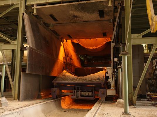 AOD converter tapping at Outokumpu Alabama, USA