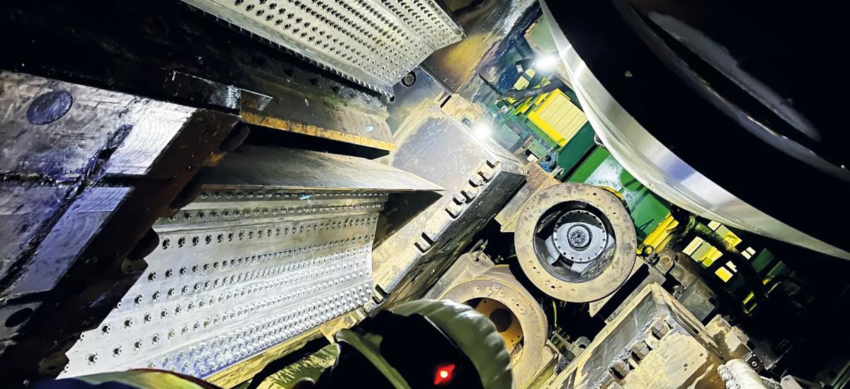 A close-up look at the new 10 bar high-pressure cooling header for the Power Work-Roll Cooling technology installed at mill stand F1.