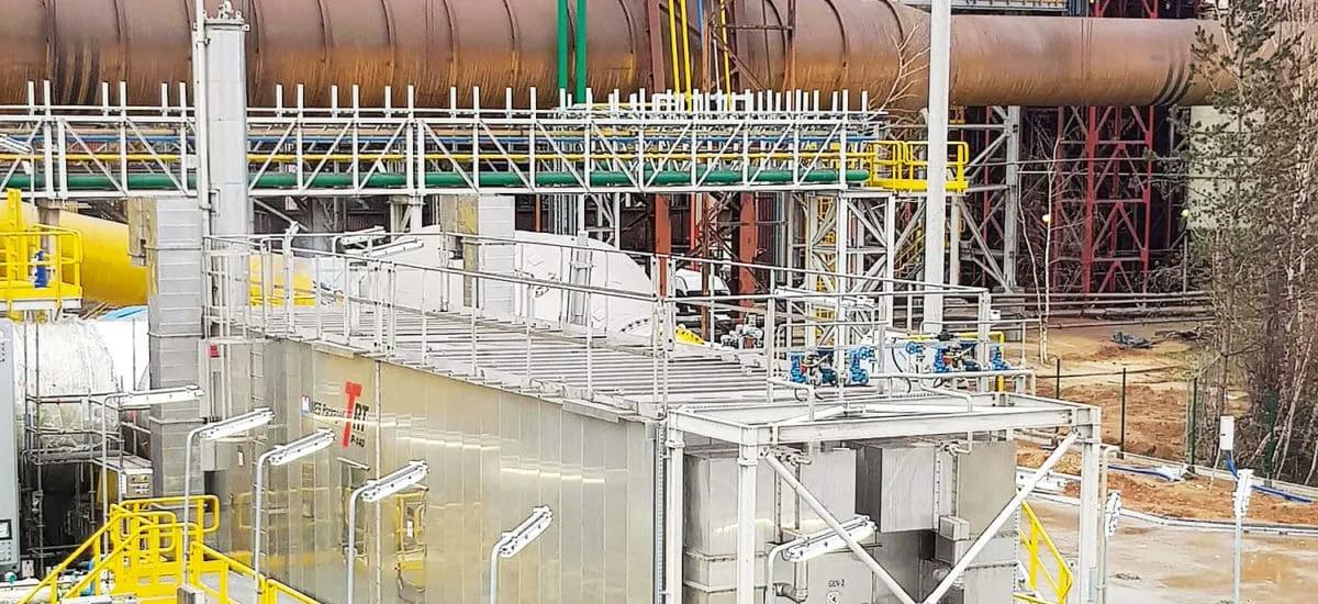 Fig. 2: Most of the mechanical equipment sits in a container construction. The enclosure measures about 4x5x14 meters and contains the turbine, gearbox, lubrication, and hydraulic units.