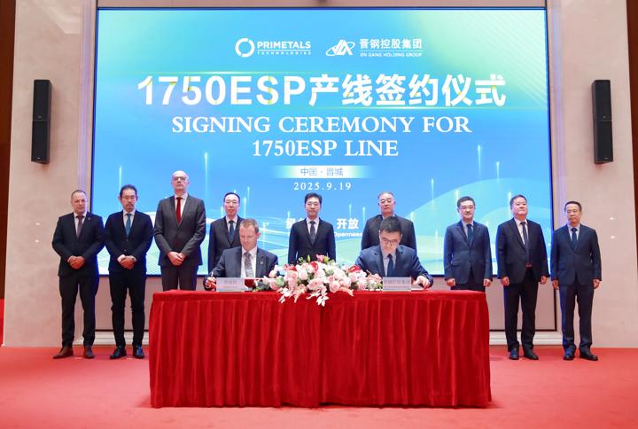 Representatives from Shanxi Jingang New Materials Technology and Primetals Technologies at the signing ceremony for the new Arvedi ESP line. 