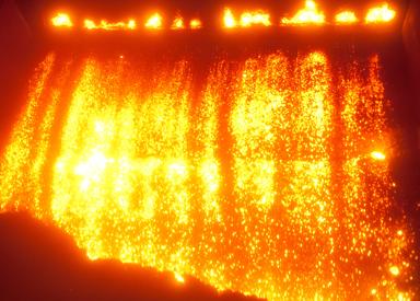 Discharge of sinter from sinter strand